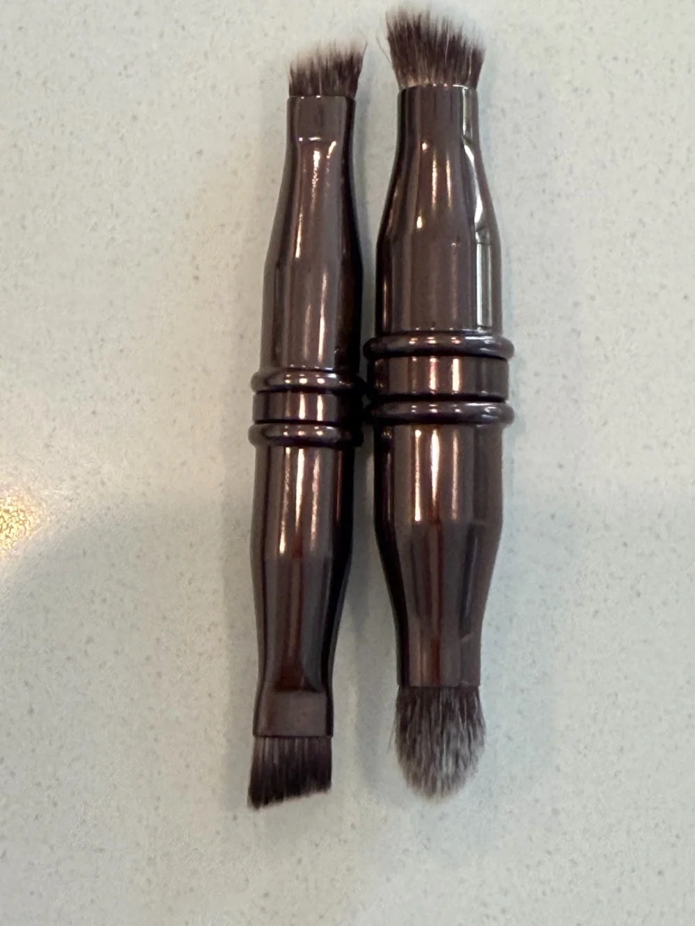 Hourglass Dual-Ended Eye Brush in Bronze Metallic